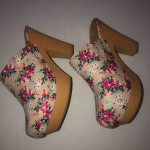 Report Floral Heels